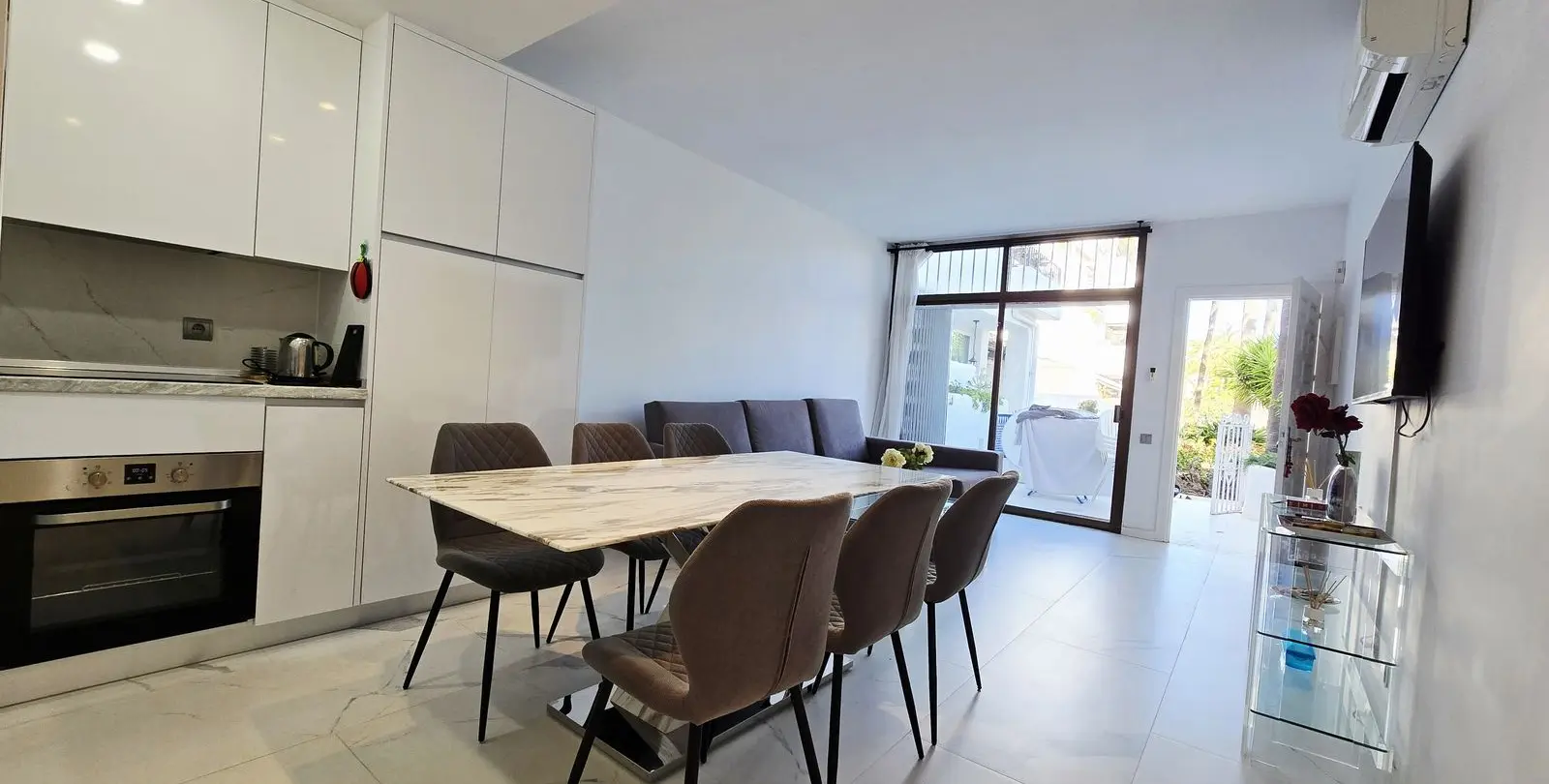 Venta de apartamento en planta baja en Puerto Banús 4