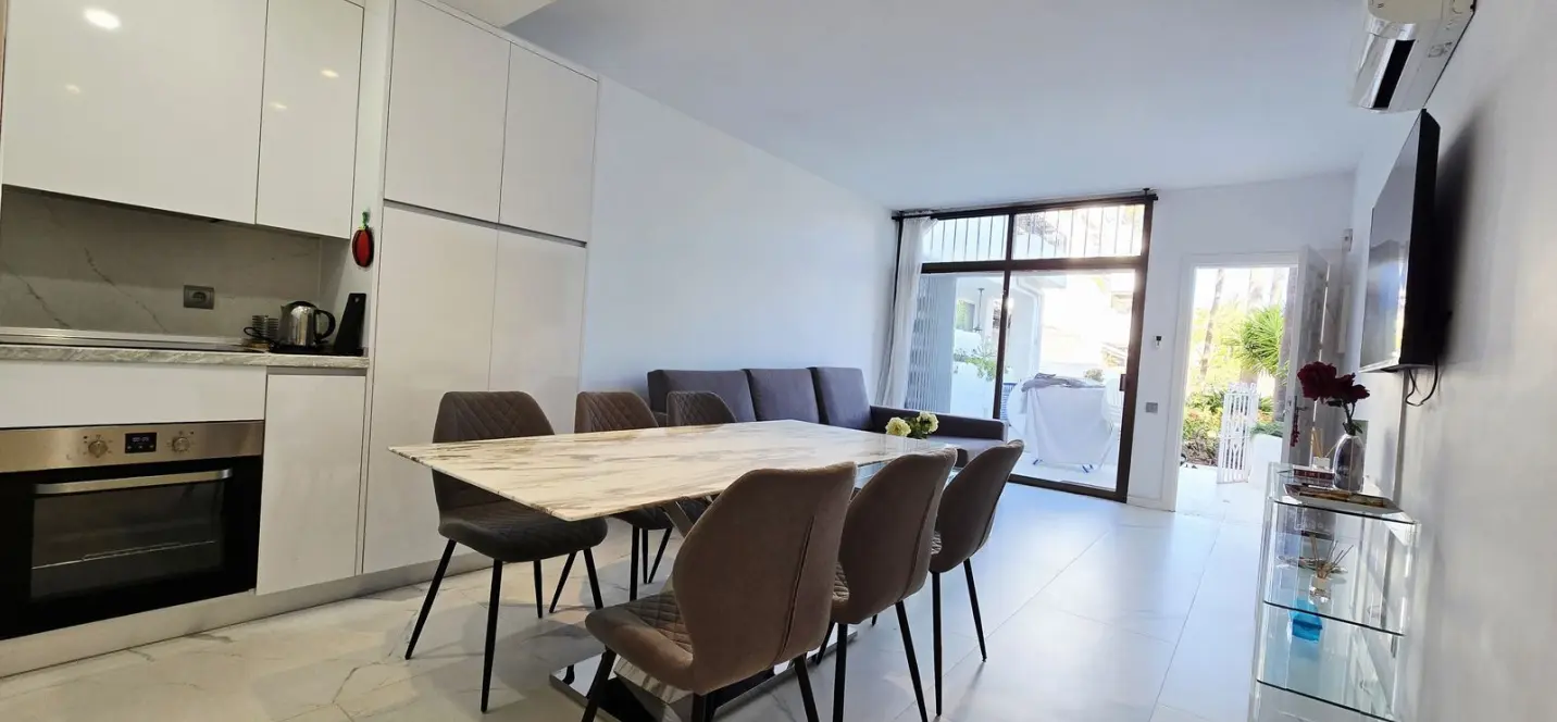 Sale of ground floor apartment in Puerto Banús 3
