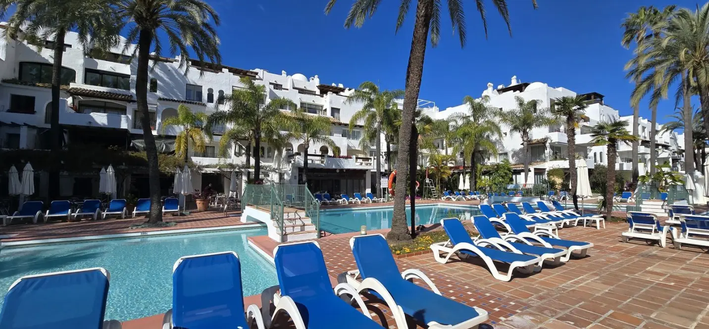 Sale of ground floor apartment in Puerto Banús 4