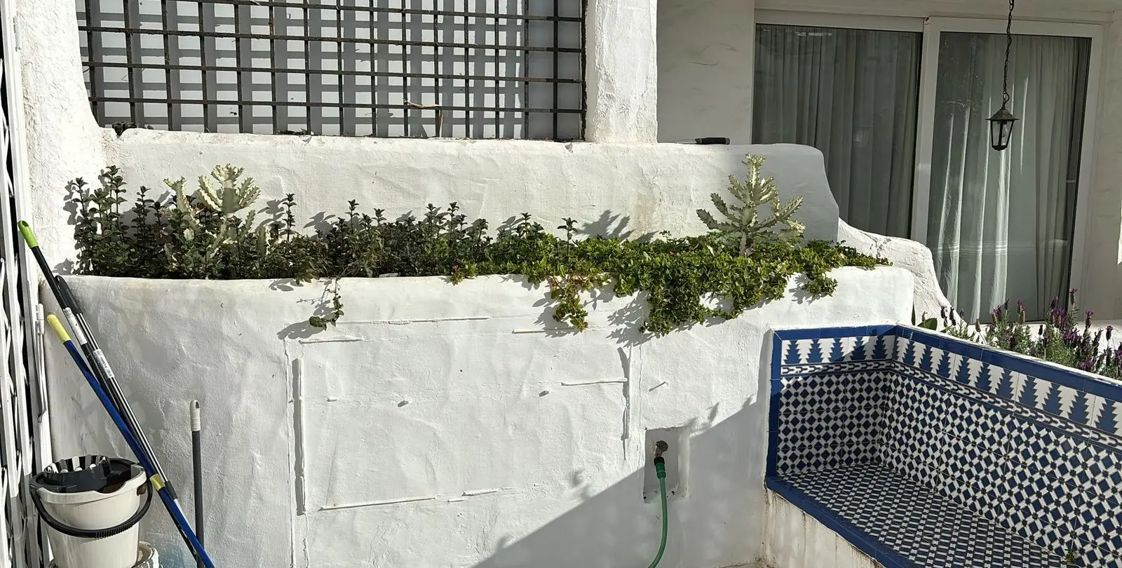 Venta de apartamento en planta baja en Puerto Banús 28