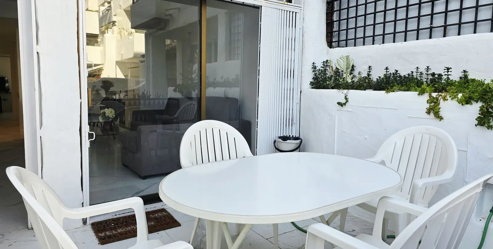 Venta de apartamento en planta baja en Puerto Banús 21