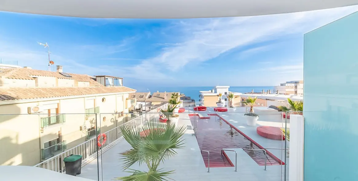 Sale of middle floor apartment in Fuengirola 2