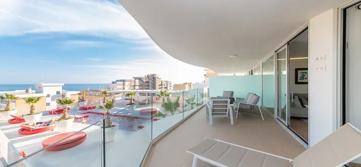 Venta de apartamento en planta media en Fuengirola 2
