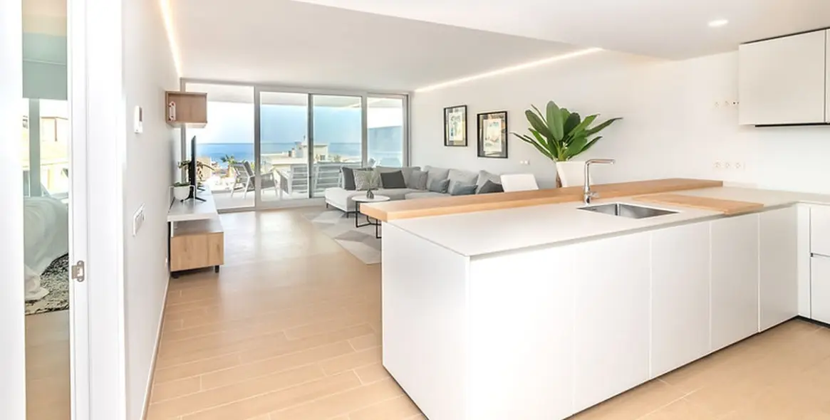 Sale of middle floor apartment in Fuengirola 6