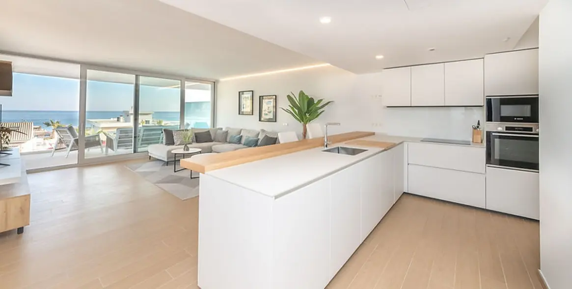 Sale of middle floor apartment in Fuengirola 7