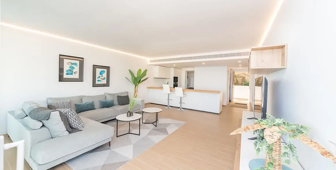 Sale of middle floor apartment in Fuengirola 9