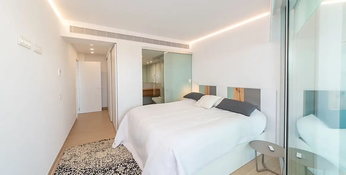 Sale of middle floor apartment in Fuengirola 11