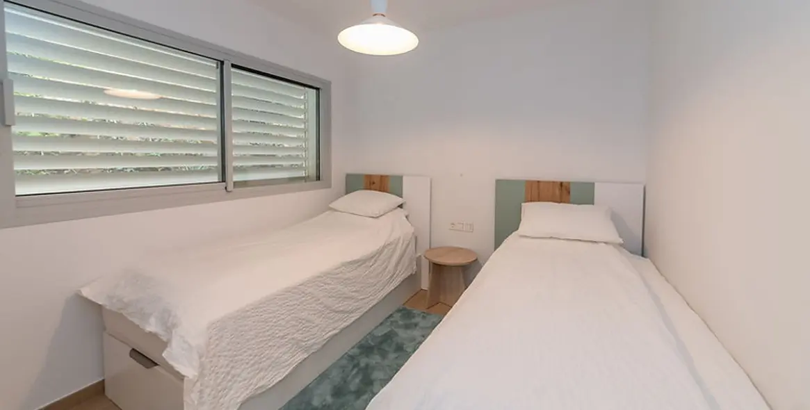 Sale of middle floor apartment in Fuengirola 12