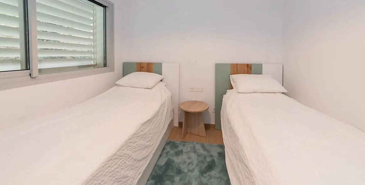 Sale of middle floor apartment in Fuengirola 13