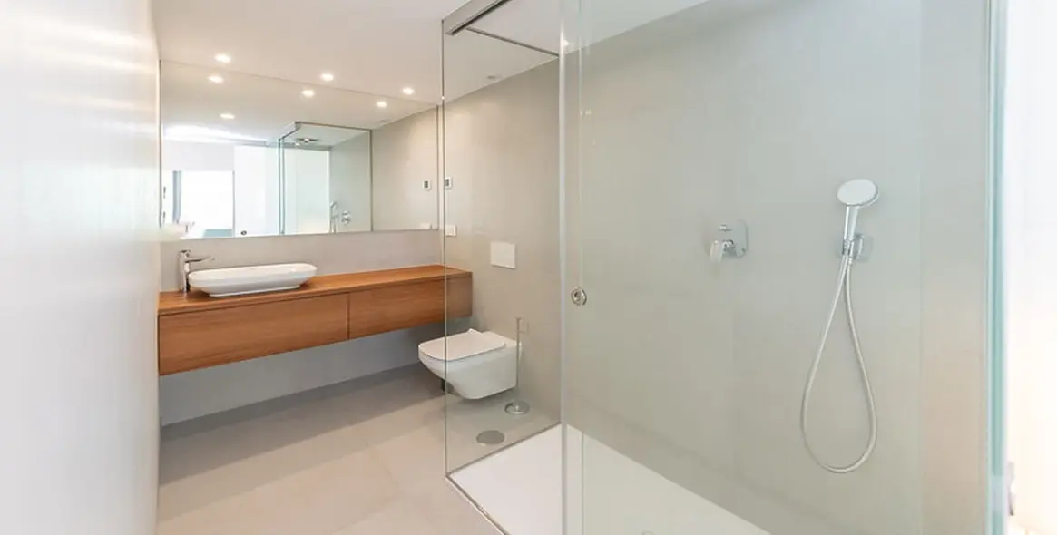 Sale of middle floor apartment in Fuengirola 14