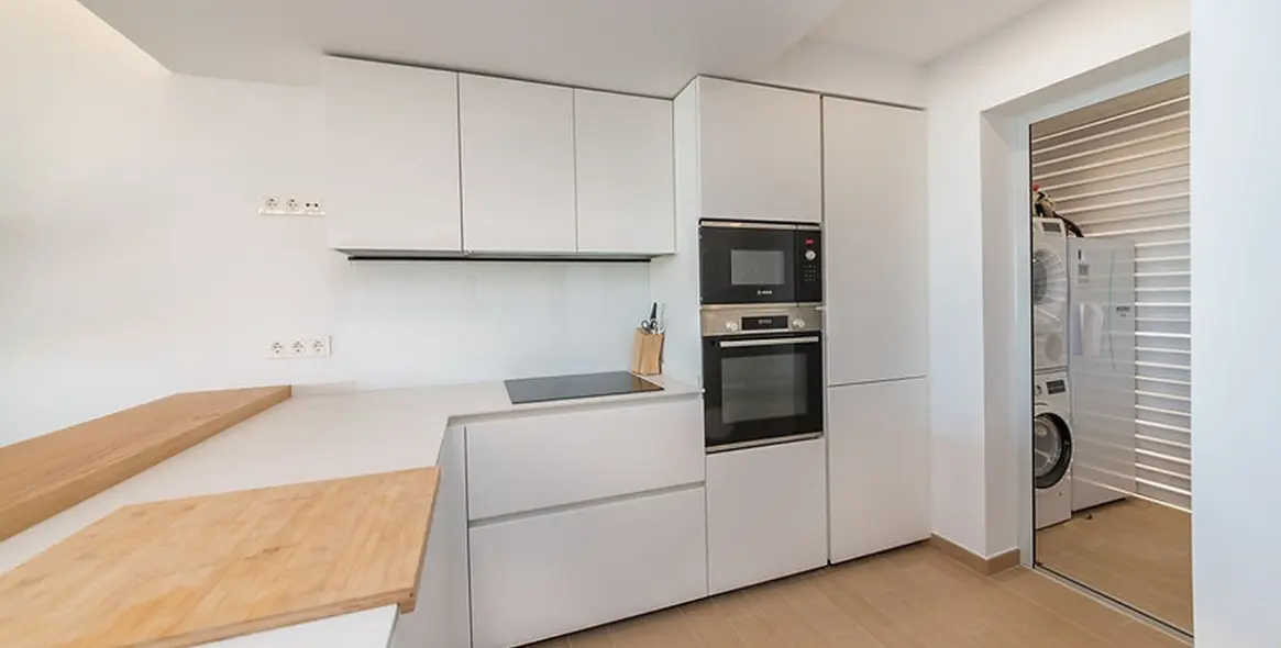 Sale of middle floor apartment in Fuengirola 16