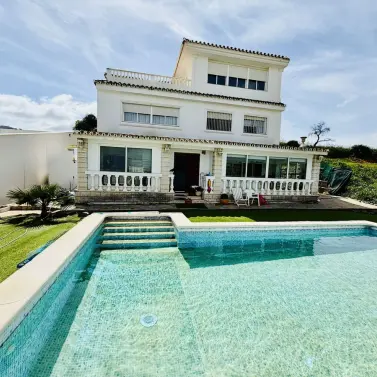 Продажа  отдельно стоящей виллы в Alhaurín de la Torre