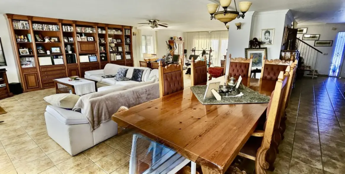 Sale of detached villa in Alhaurín de la Torre 32