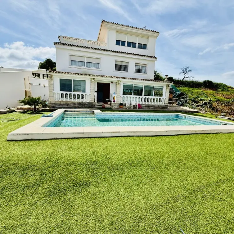 Sale of detached villa in Alhaurín de la Torre