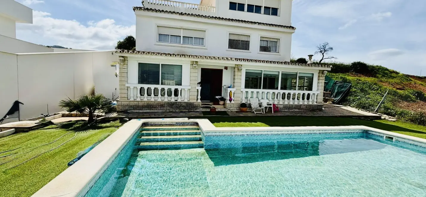 Sale of detached villa in Alhaurín de la Torre 1