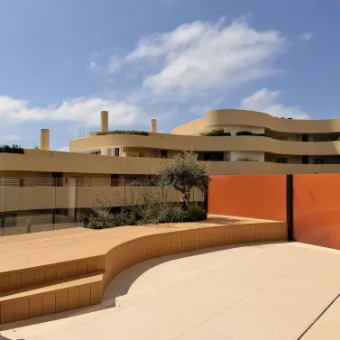 Продажа апартаментов на первом этаже в Higueron