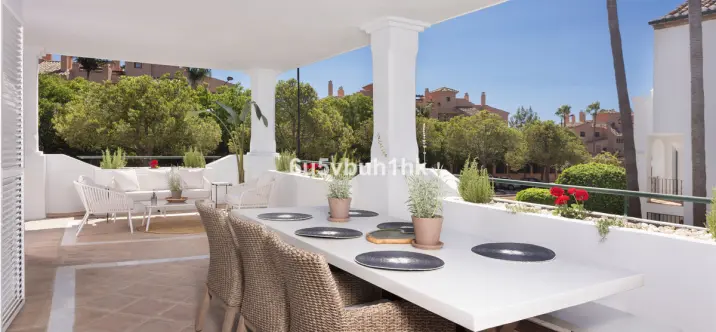Venta de apartamento en planta baja en Estepona East 0