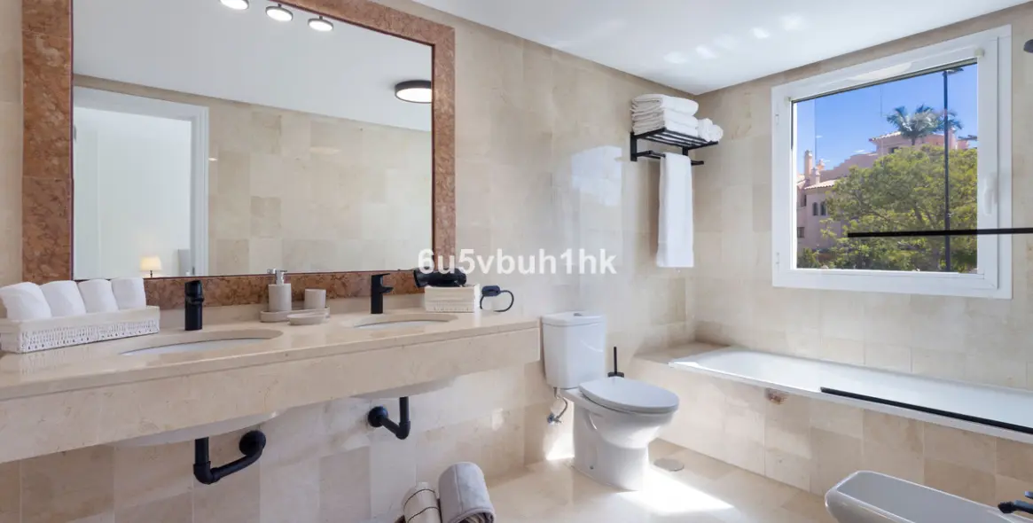 Sale of ground floor apartment in Estepona East 12