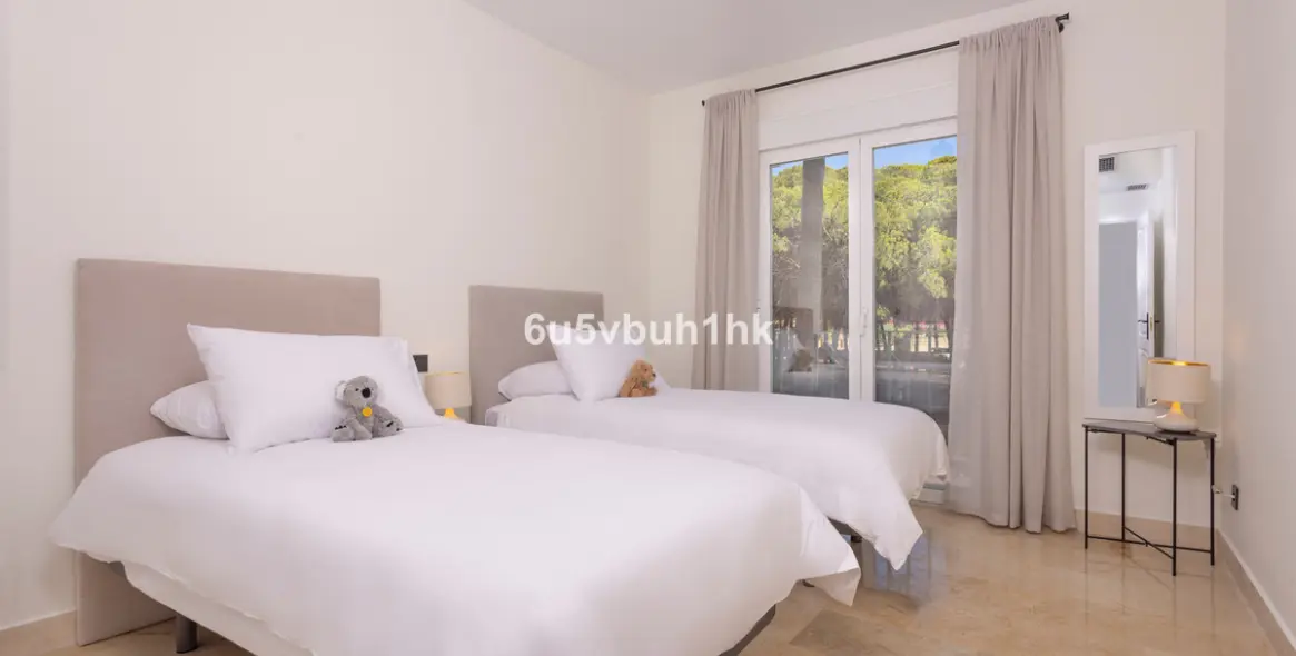 Sale of ground floor apartment in Estepona East 14