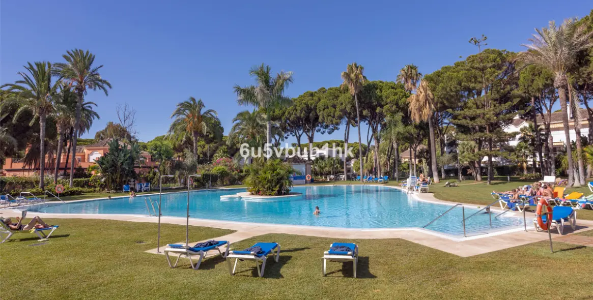 Sale of ground floor apartment in Estepona East 21