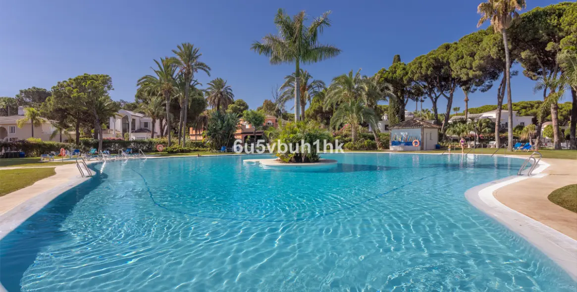 Sale of ground floor apartment in Estepona East 22