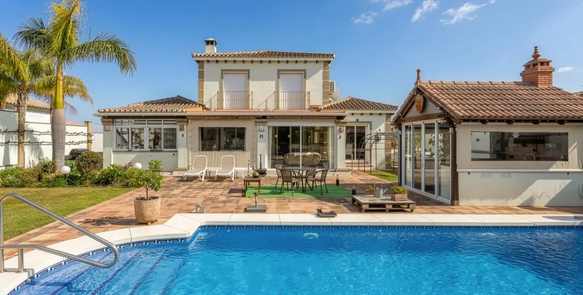 Venta de villa independiente en Coín 1