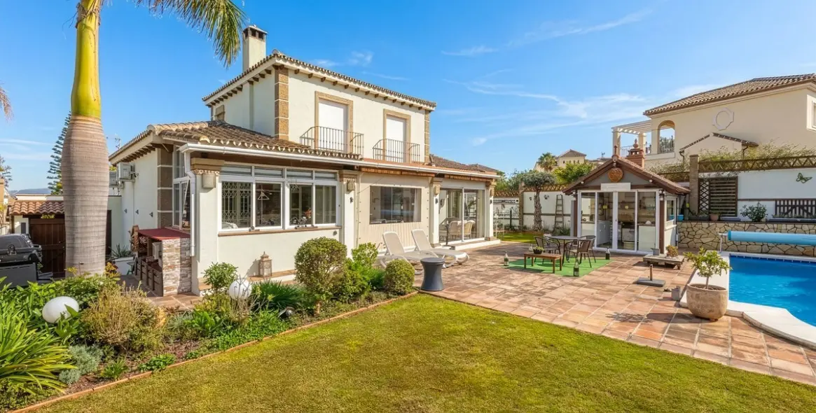 Venta de villa independiente en Coín 2