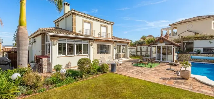 Venta de villa independiente en Coín 1