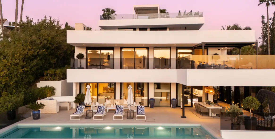 Sale of detached villa in Nueva Andalucía 1