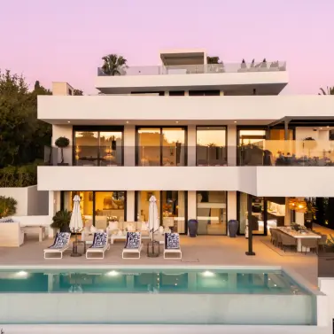 Venta de villa independiente en Nueva Andalucía