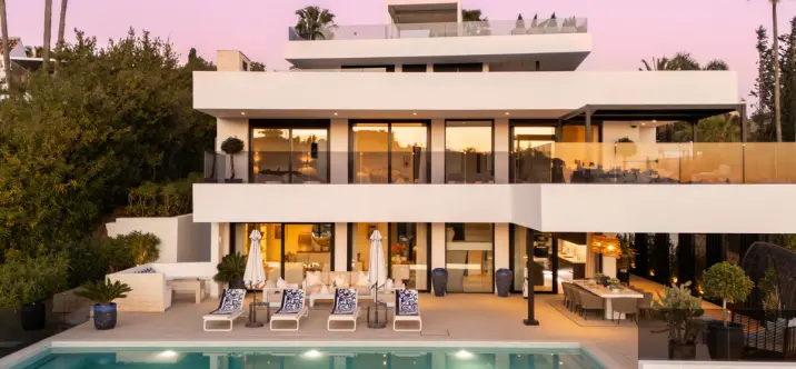 Venta de villa independiente en Nueva Andalucía 0