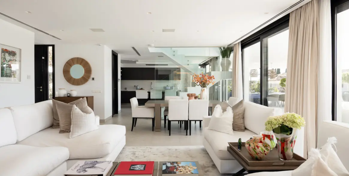 Sale of detached villa in Nueva Andalucía 4