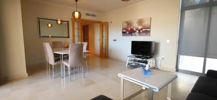 Sale of middle floor apartment in Los Flamingos 3