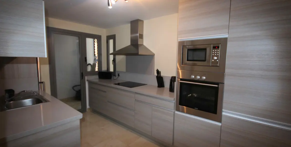 Продажа апартаментов на среднем этаже в Los Flamingos 8