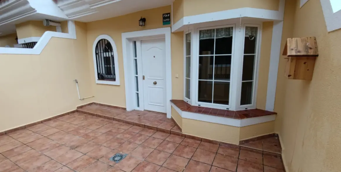 Sale of townhouse in Calahonda 1