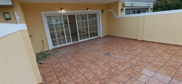 Sale of townhouse in Calahonda 1