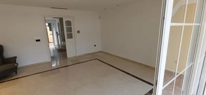 Sale of townhouse in Calahonda 3