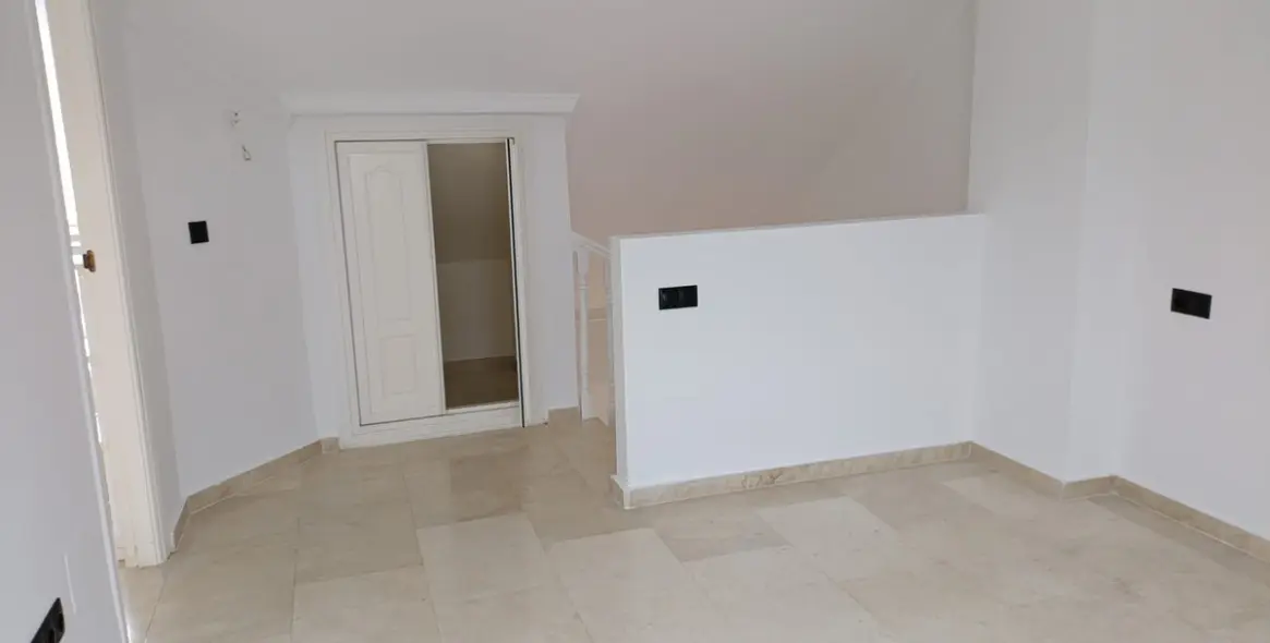 Sale of townhouse in Calahonda 5