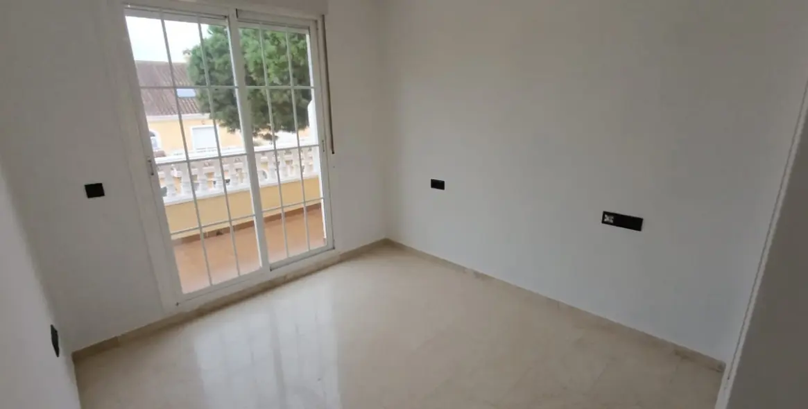 Sale of townhouse in Calahonda 6