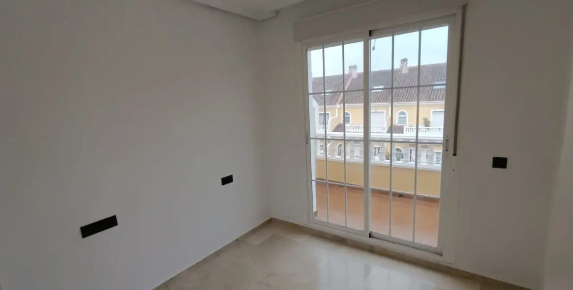 Sale of townhouse in Calahonda 9