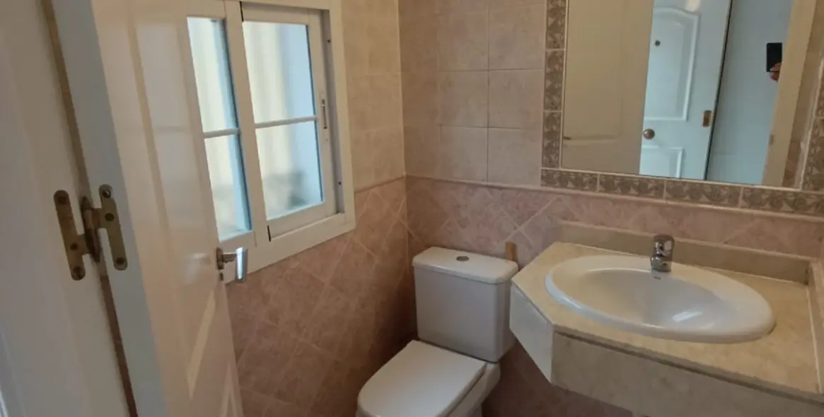 Sale of townhouse in Calahonda 12