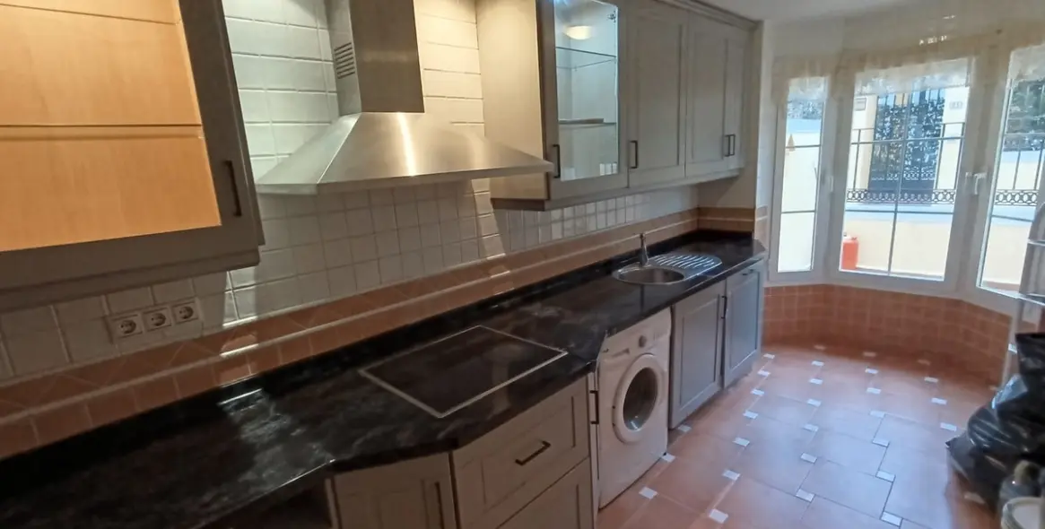 Sale of townhouse in Calahonda 16