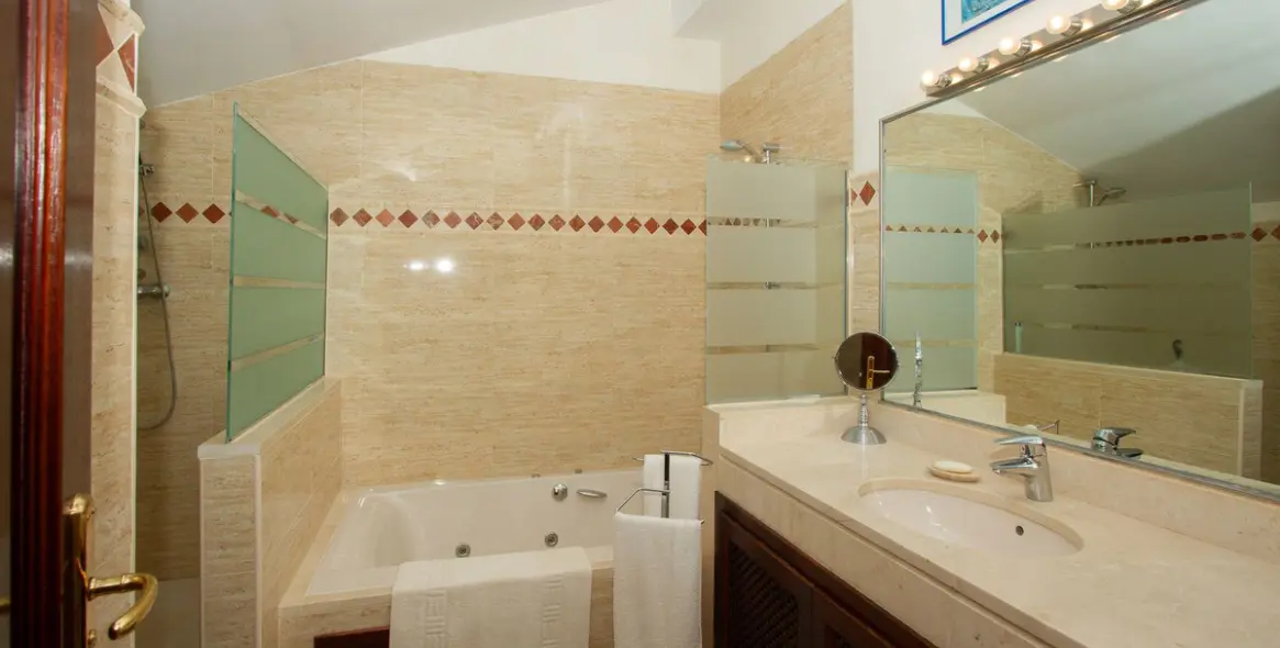 Venta de ático en La Mairena 9