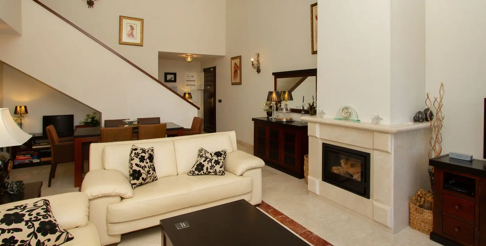 Sale of penthouse in La Mairena 7
