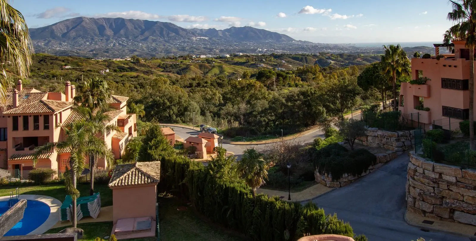 Sale of penthouse in La Mairena 9