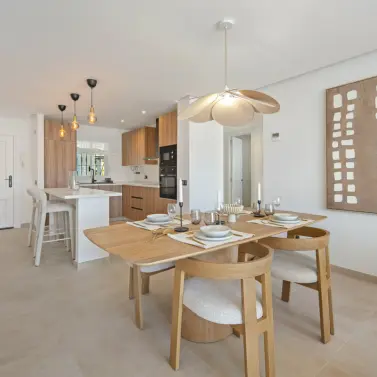 Venta de apartamento en planta media en La Quinta