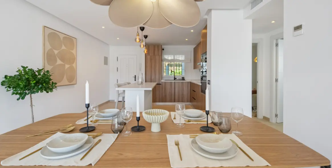 Venta de apartamento en planta media en La Quinta 3