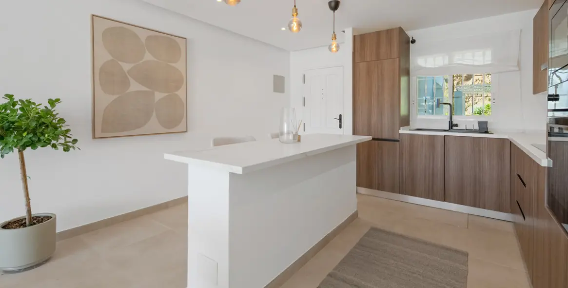 Venta de apartamento en planta media en La Quinta 4