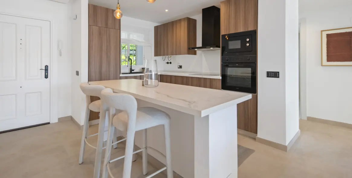 Venta de apartamento en planta media en La Quinta 5