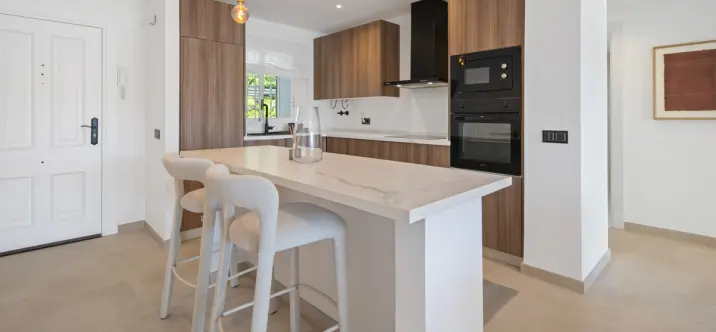 Venta de apartamento en planta media en La Quinta 4